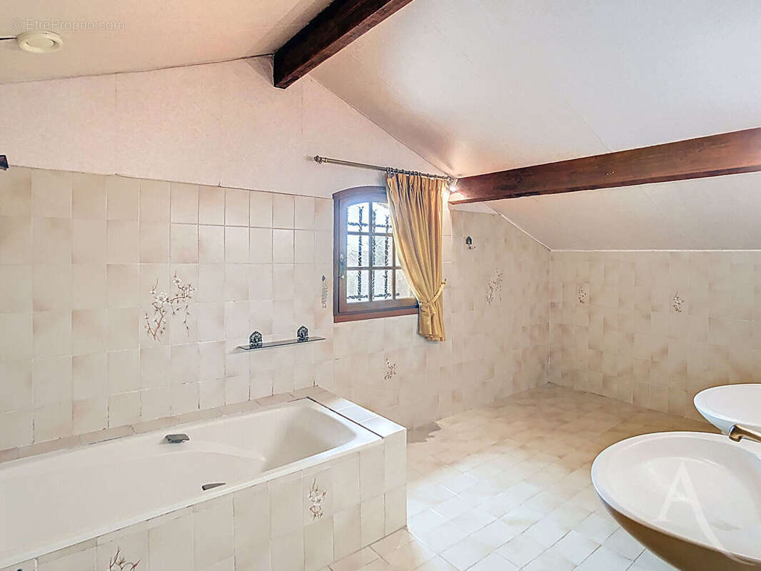 Villa T5 avec parc arboré de 1692m² , double garage- PINS JUSTARET - photo 13