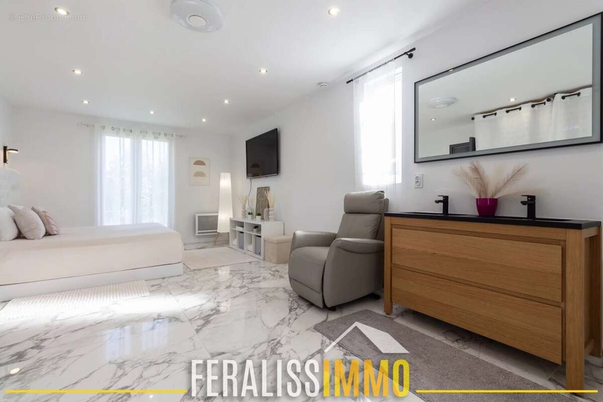 Maison à VAUX-SUR-SEINE