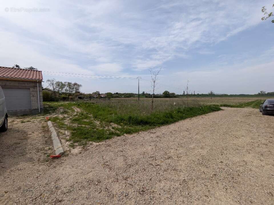 Terrain à SAINT-ANDRE-DE-CORCY