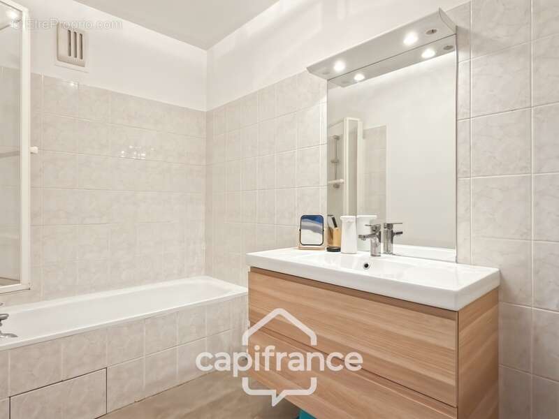 Appartement à COURBEVOIE