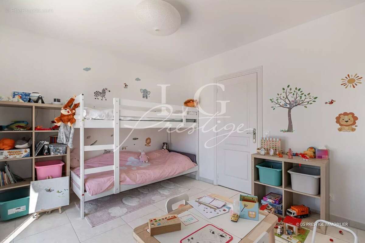 Maison à BAGNOLS-EN-FORET