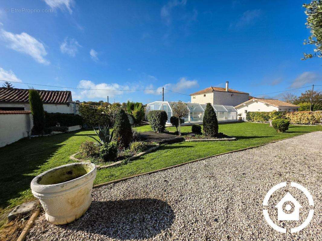 Maison à JUILLAC-LE-COQ