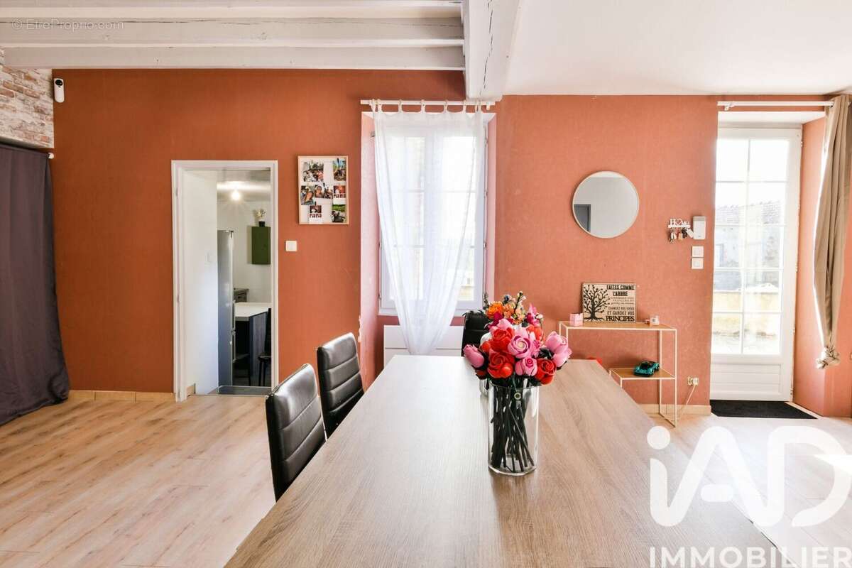 Photo 3 - Maison à LE BUSSEAU