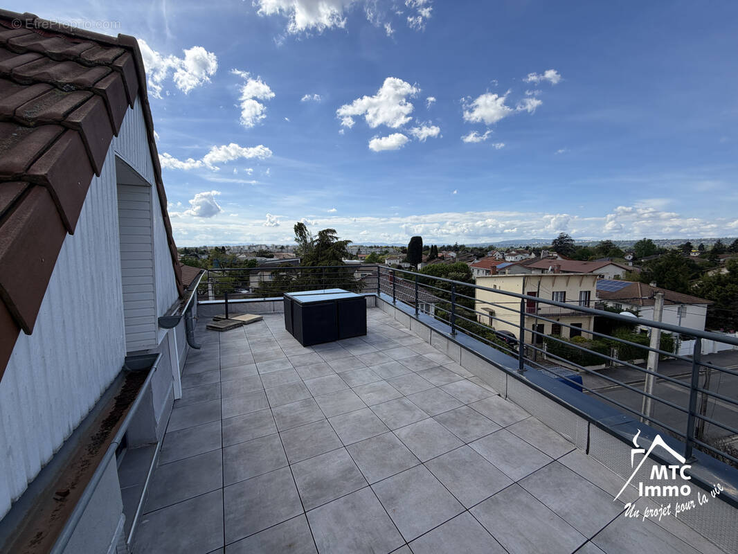 Appartement à MEYZIEU