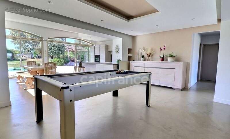 Maison à AMBARES-ET-LAGRAVE