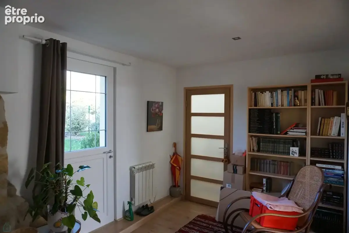 Spacieuse maison en pierre située dans un village historique. - photo 17