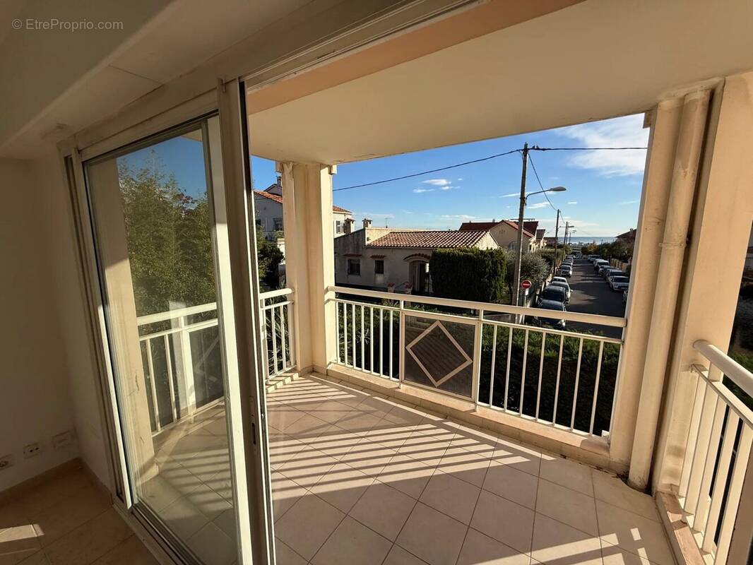 Appartement à SAINT-LAURENT-DU-VAR