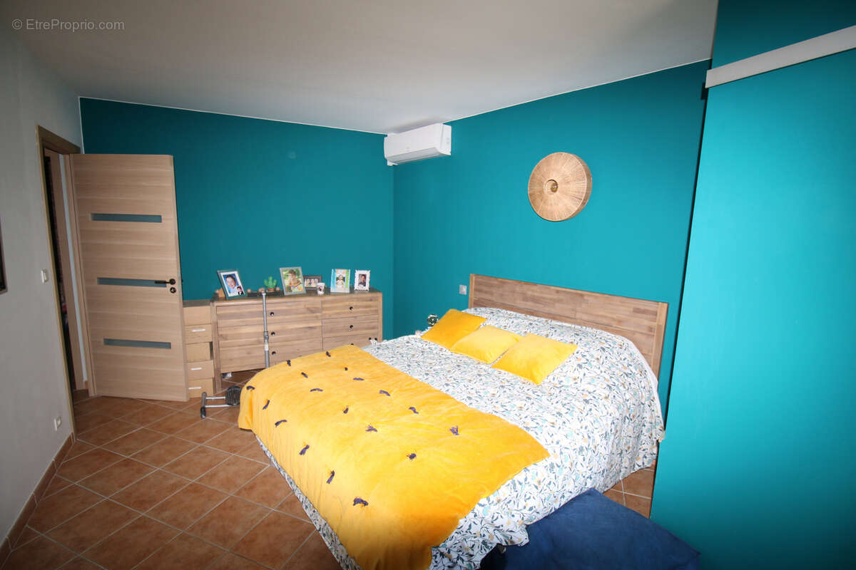 Maison de maître avec jardin, pisicine, parkings. - photo 23