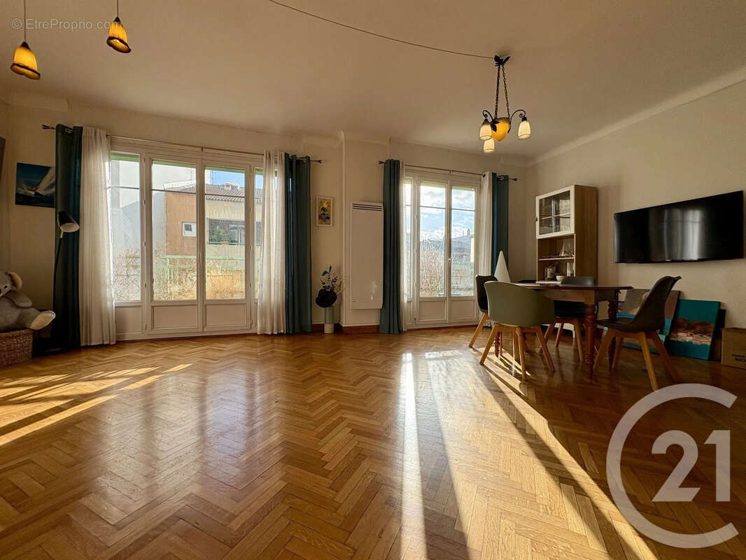 Appartement à MARSEILLE-5E