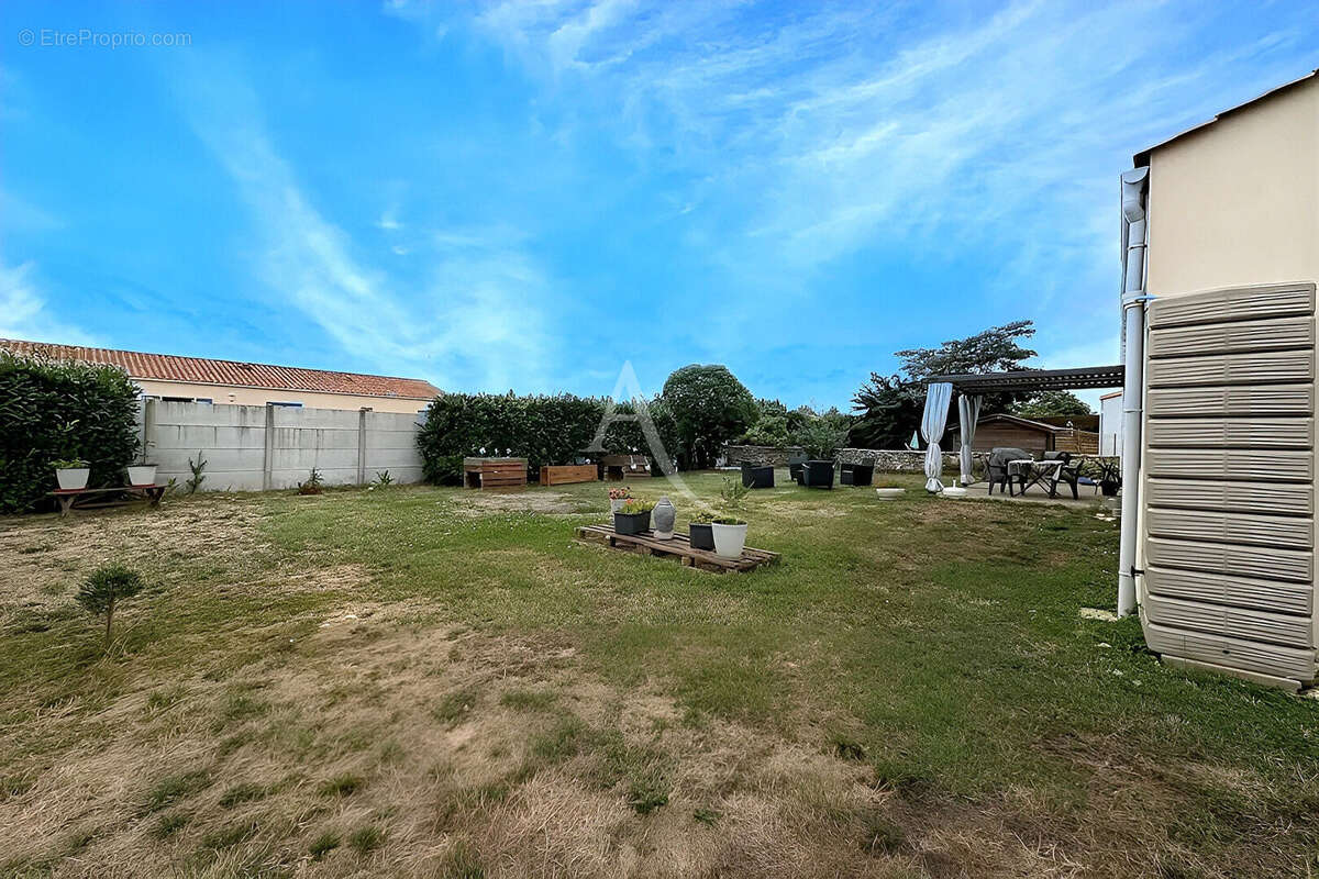 Maison à SAINTE-RADEGONDE-DES-NOYERS