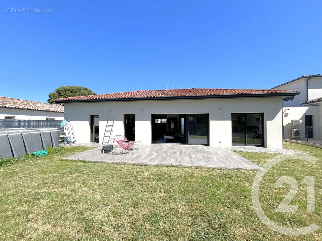 Maison à PINS-JUSTARET