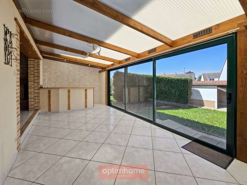 Maison 98 m² 3 chambres veranda cave complete grand garage - photo 6