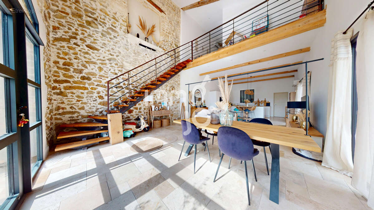 Maison à OUVEILLAN