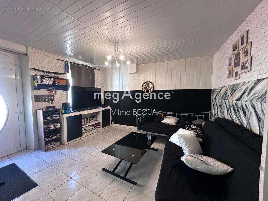 Appartement à VILLENEUVE-L'ARCHEVEQUE