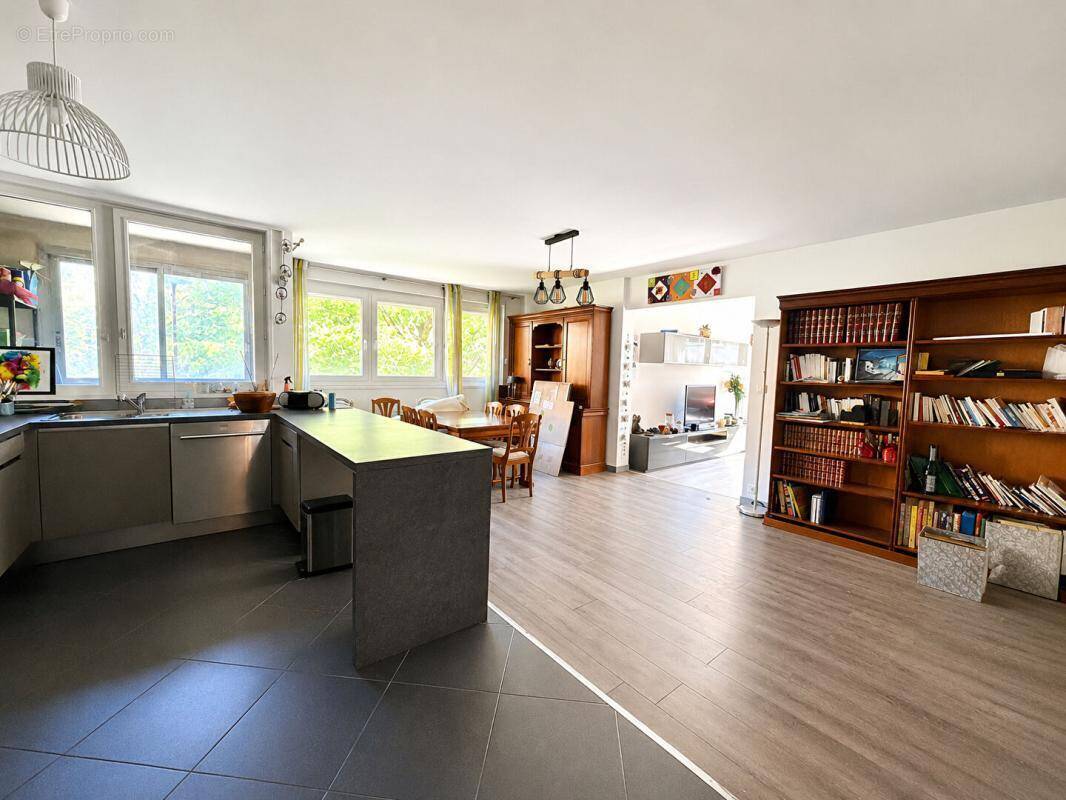 Appartement à CHARENTON-LE-PONT