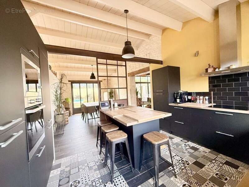 Maison à CROIX-CHAPEAU