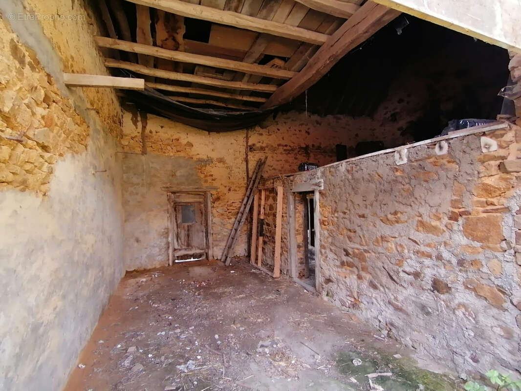 Maison à SAINT-DENIS-DE-JOUHET