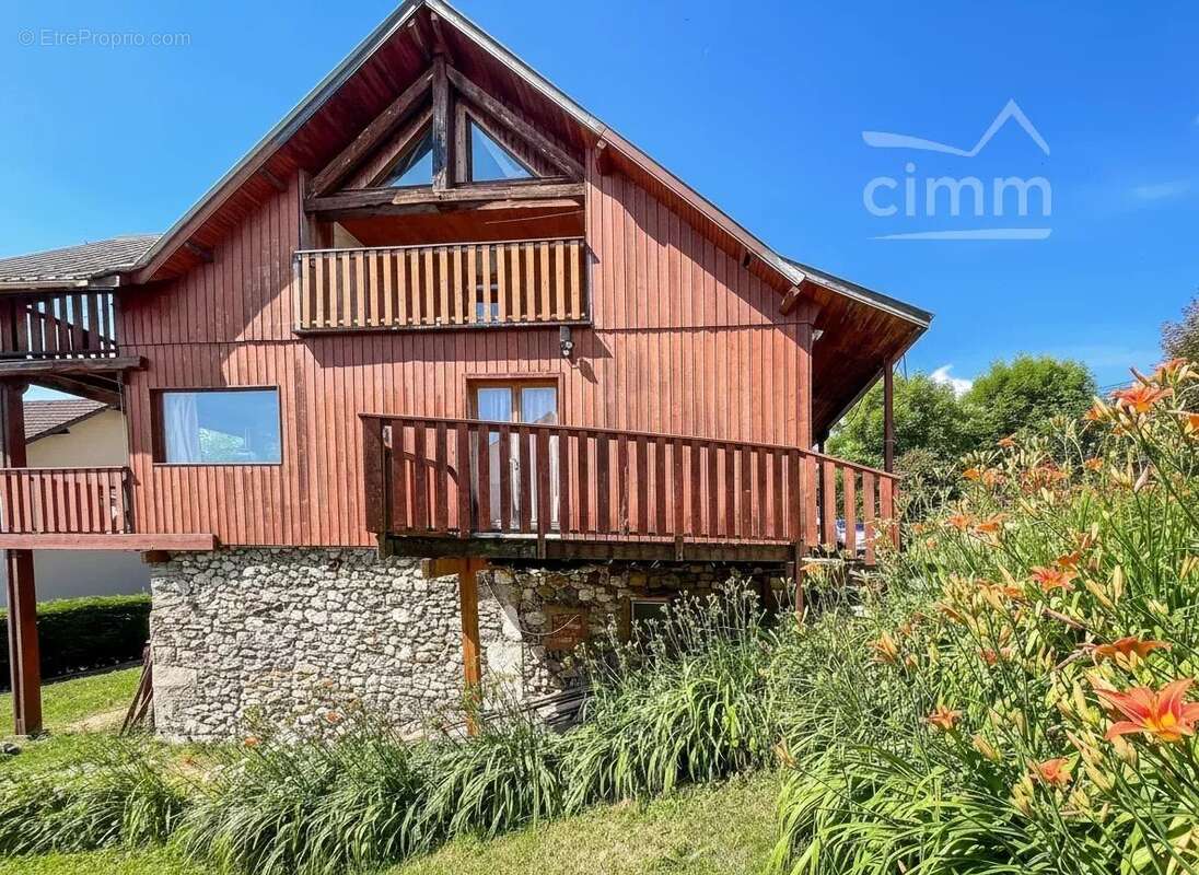 Maison individuelle rénovée en 1995 - Très belle Vue sur Belledonne - Au Calme - 8 chambres - Grand sous-sol - photo 21
