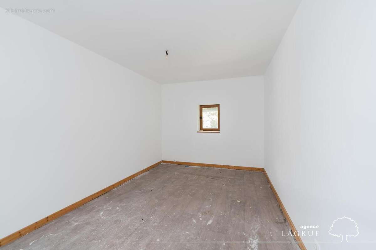   - Maison à CHAVROCHES