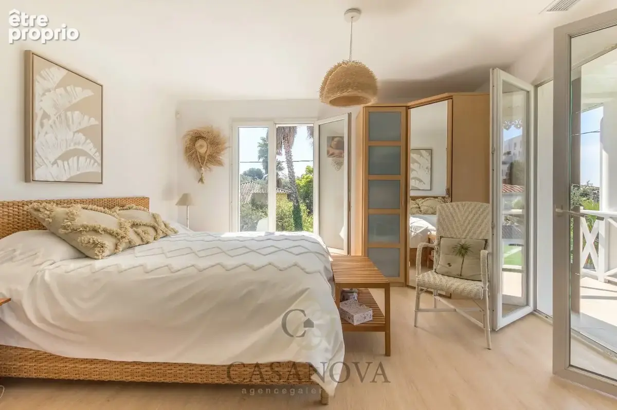 Montpellier Est. Superbe villa de 280m² avec piscine, garage et dépendances. - photo 7