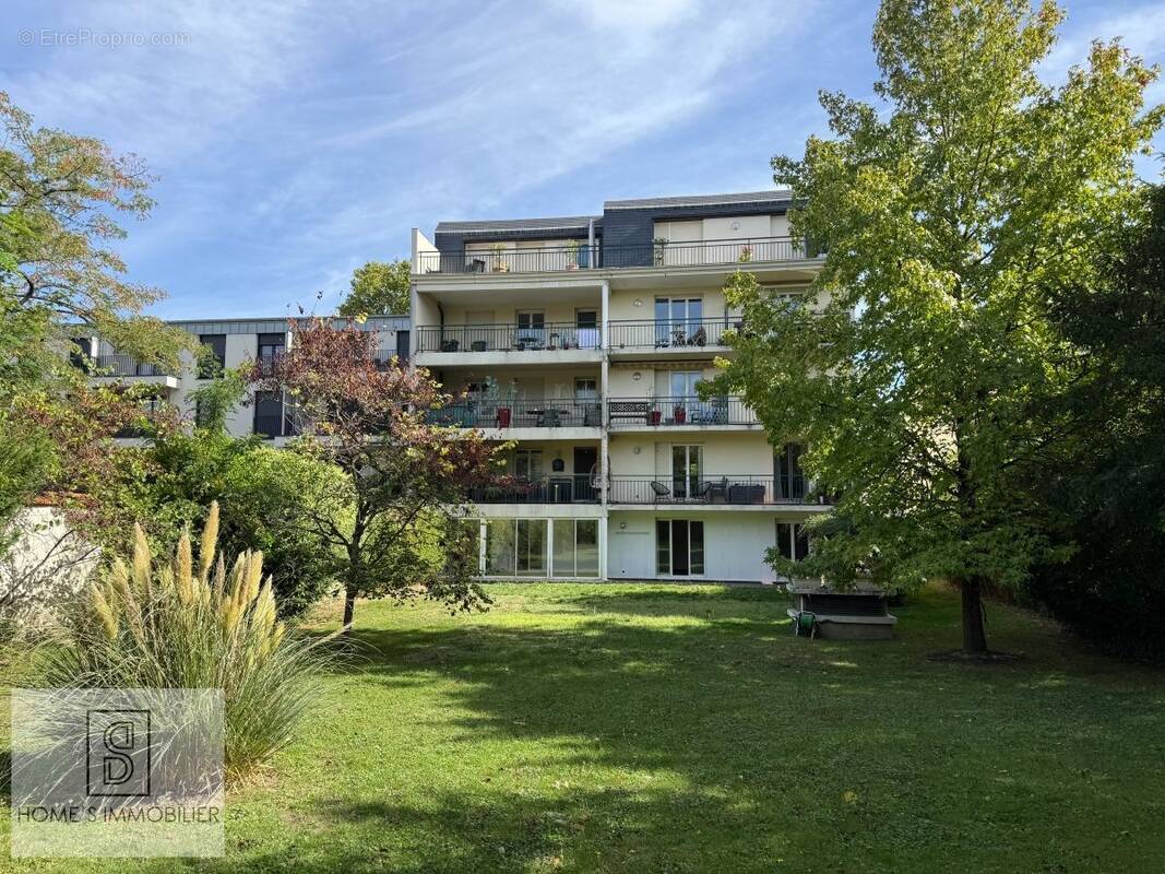 Appartement 94 m² à Le Raincy  - photo 2