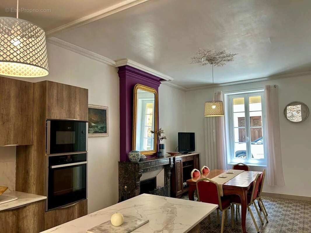 Maison à MONTOULIERS