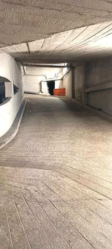 Parking à PARIS-15E