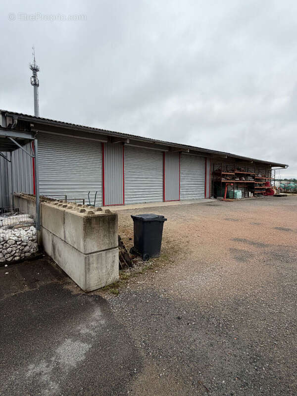 A VENDRE - Ensemble immobilier d'environ 1 680m² - (30 min de limoges) ROCHECHOUART - photo 4