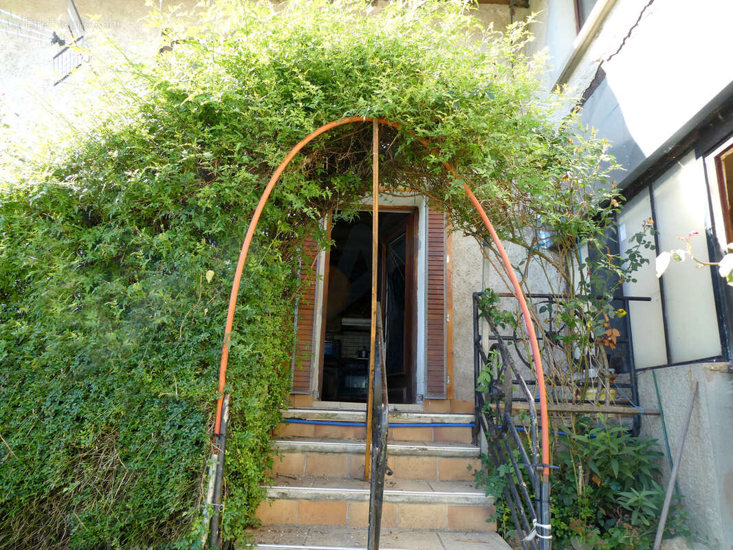 Maison à SAINT-CLEMENT-LES-PLACES