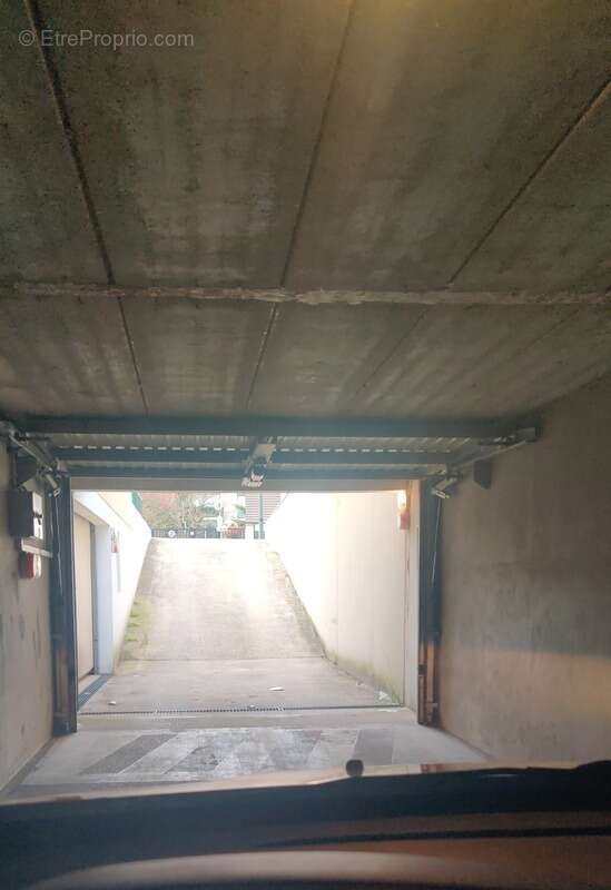 Parking à CHENNEVIERES-SUR-MARNE