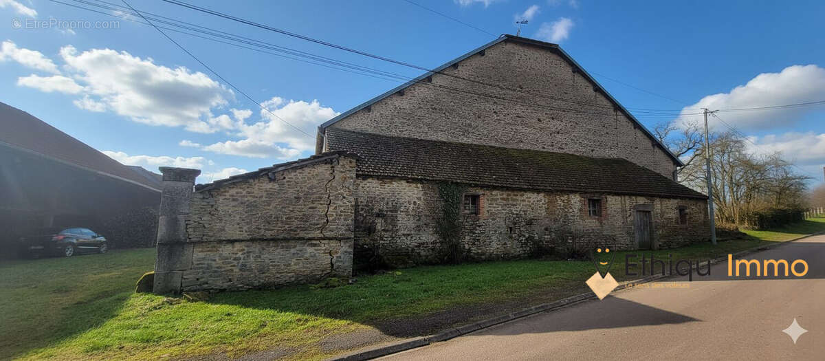 Maison à ORBIGNY-AU-VAL