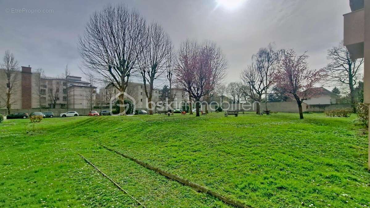 Appartement à LE PLESSIS-TREVISE