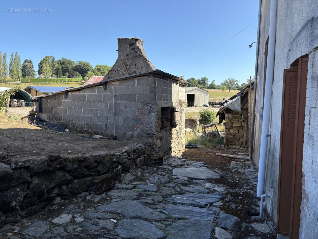 La Porcherie maison de campagne de 6 pièces à restaurer avec un petit jardin et vues - photo 16