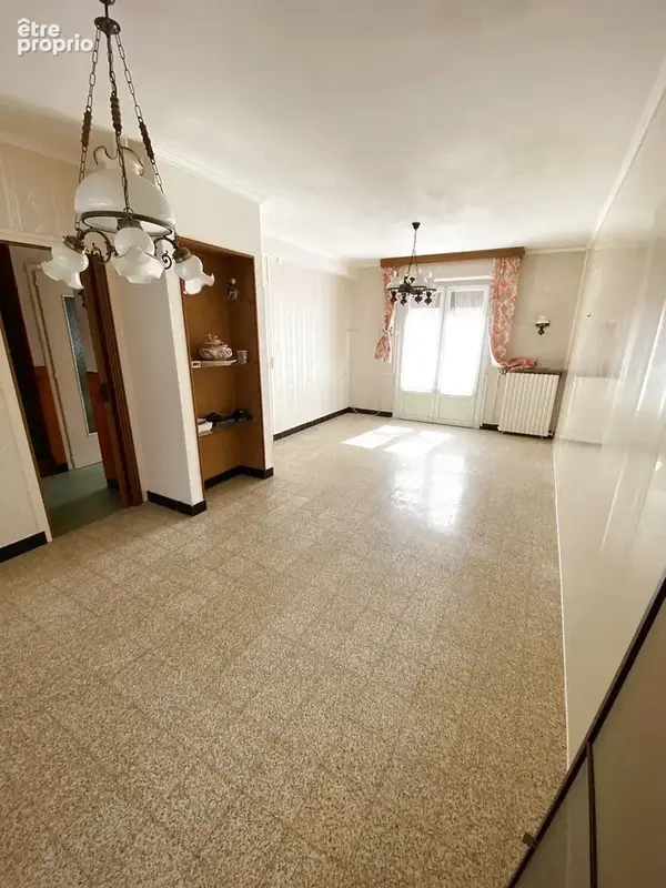 RECQUIGNIES - Maison Brique Semi-individuelle avec Garage et Jardin - photo 3