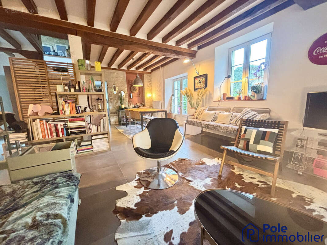 MAISON MATHIEU- SALON AVEC CHEMINEE - Maison à MATHIEU