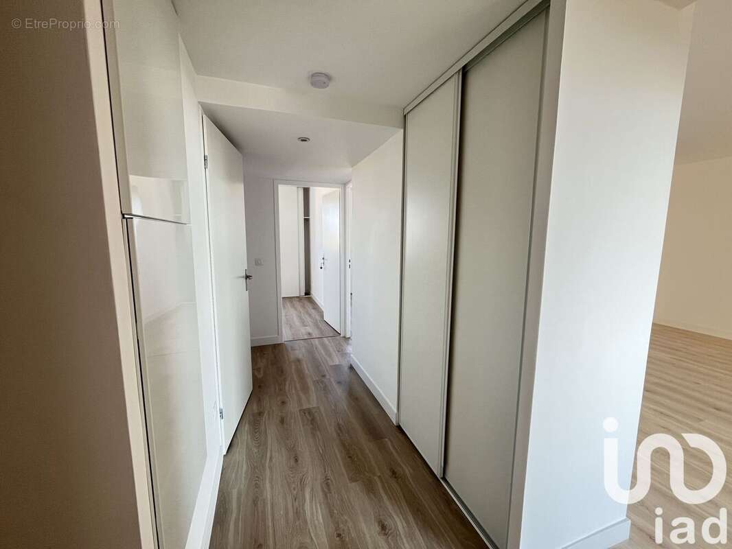 Photo 3 - Appartement à BUSSY-SAINT-GEORGES