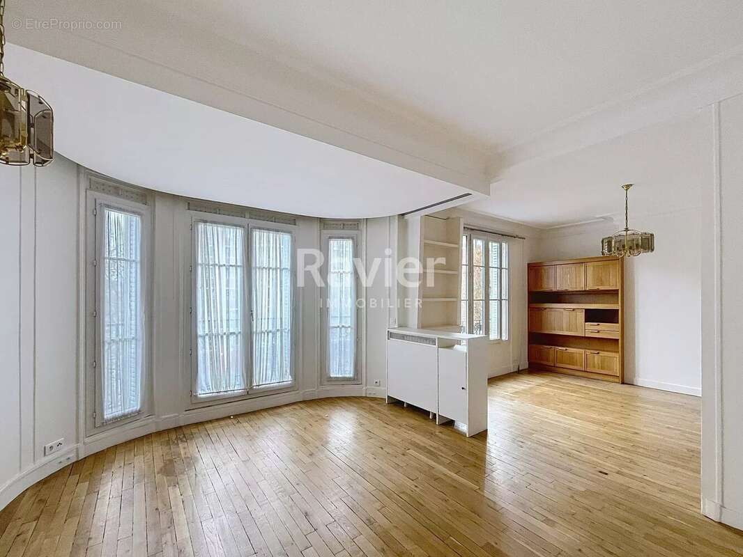 Appartement à PARIS-14E