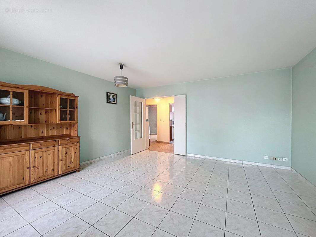 Appartement à MONTIGNY-LE-BRETONNEUX