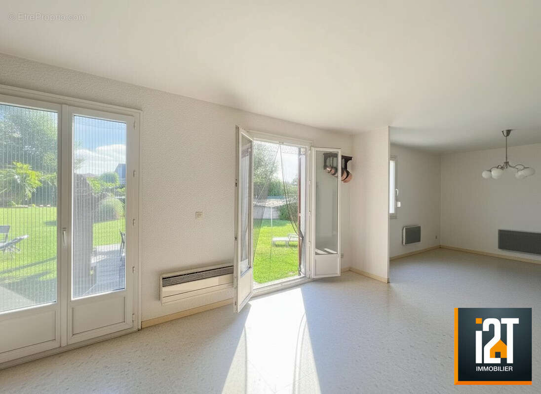 Maison à LA CALMETTE