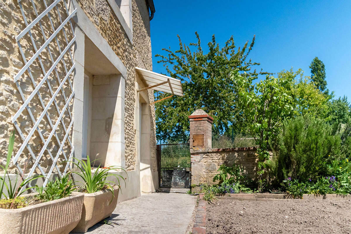 Maison à CHICHEBOVILLE