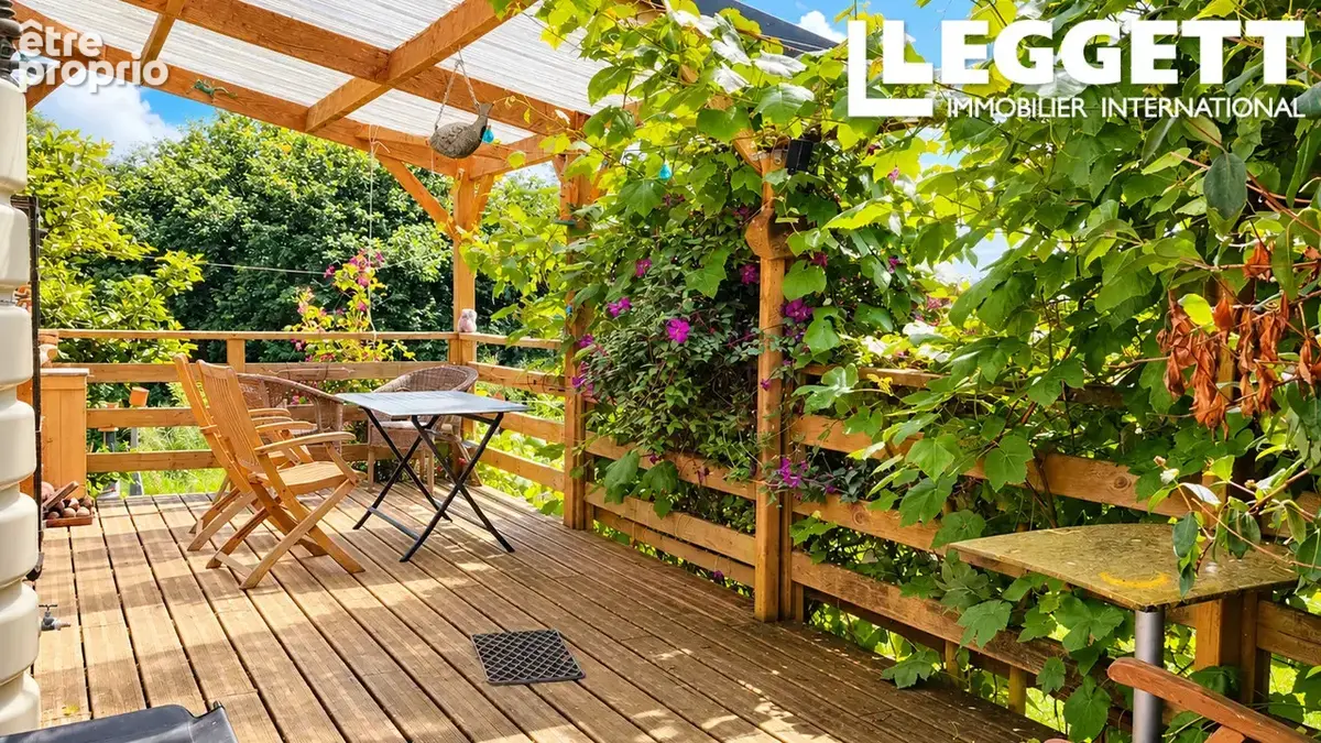 Charmante maison de 2 chambres avec 9 942 m² de terrain, grand hangar et jardins aménagés - photo 5