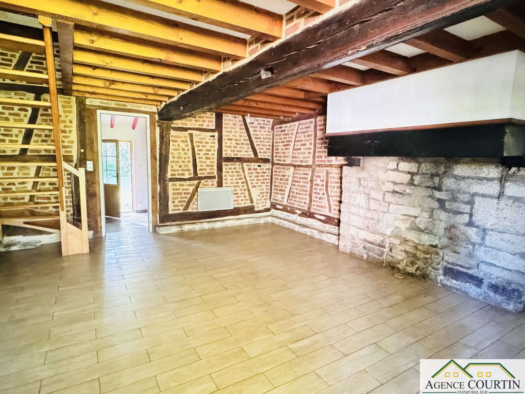 Maison à FRANGY-EN-BRESSE