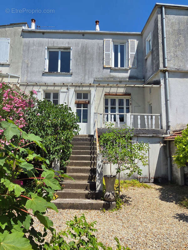 Maison Angouleme 8 pièce(s) 153 m2 - photo 2