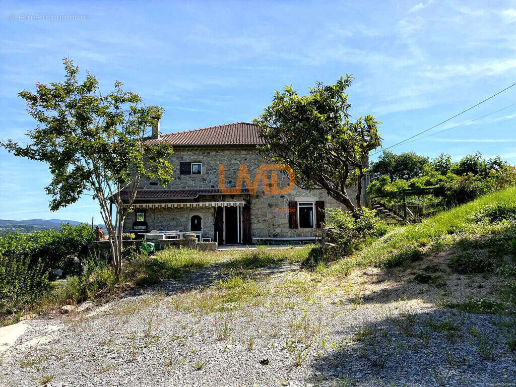 Bâtisse en pierre, fort potentiel - photo 4