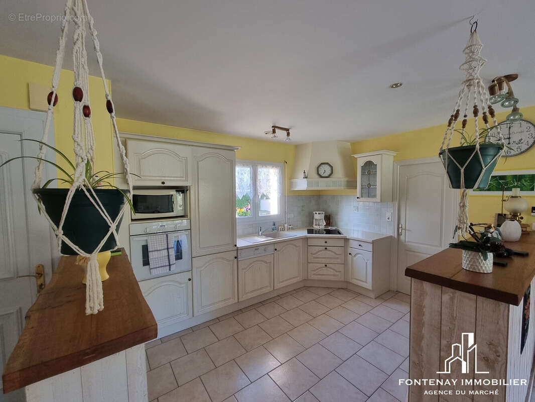 CUISINE - Maison à FONTENAY-LE-COMTE