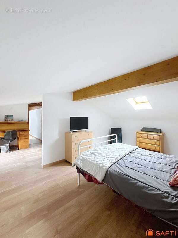 Maison 121 m² à Sainte-Radegonde  - photo 7