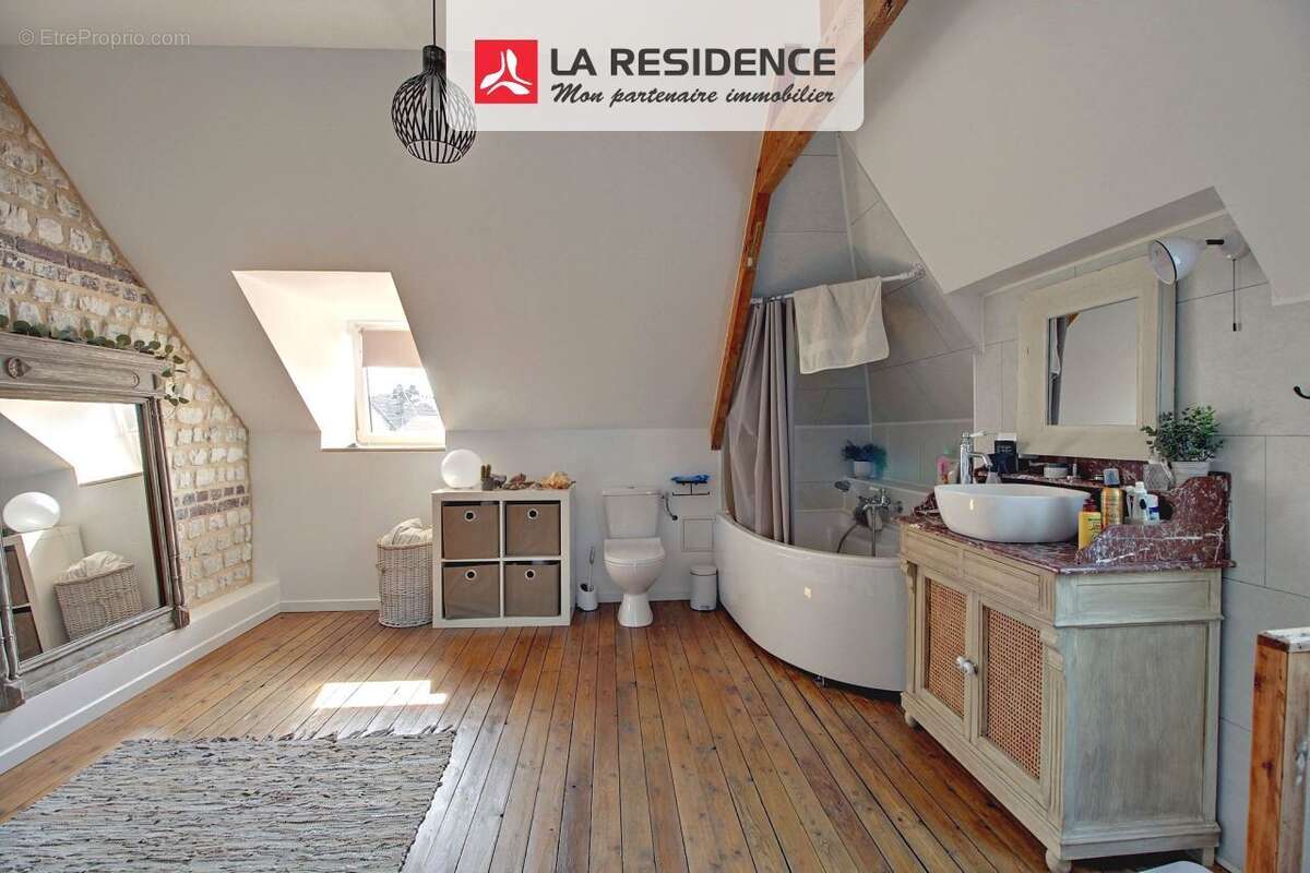 Maison à SAINT-ETIENNE-DU-ROUVRAY