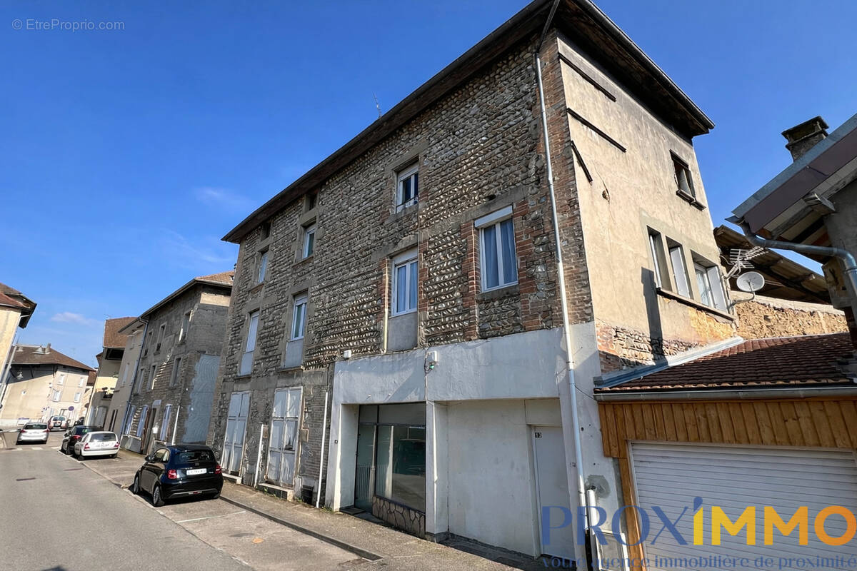 Commerce à SAINT-ETIENNE-DE-SAINT-GEOIRS