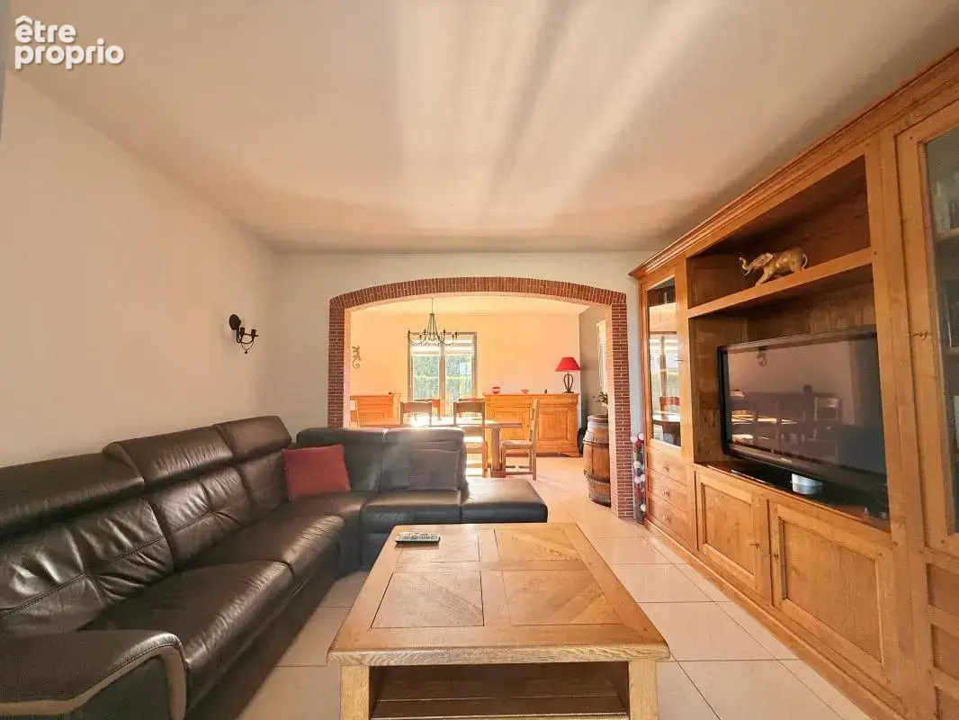 Maison avec sous-sol - 3 chambres et 2 bureaux - Terrain 730 m² avec piscine - photo 9