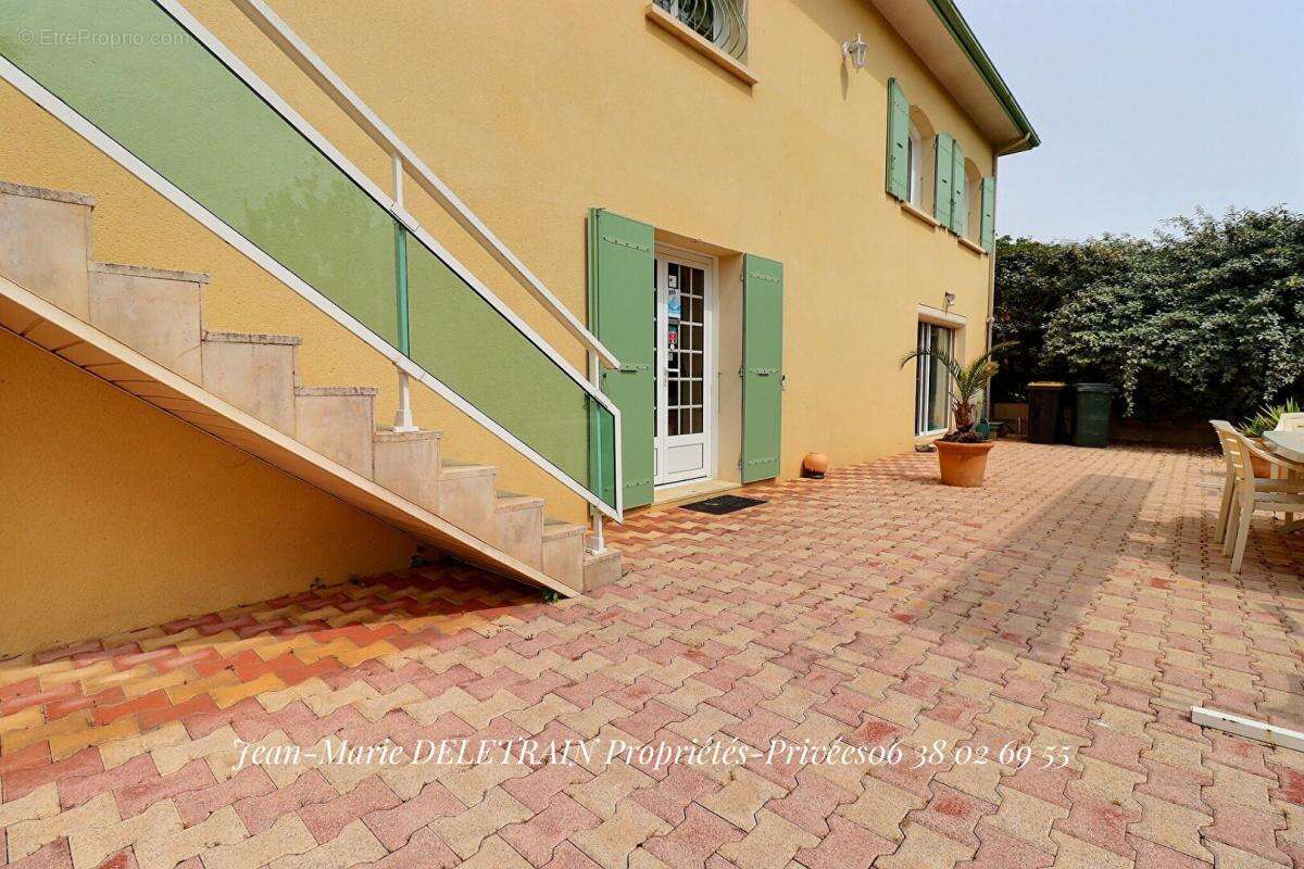 Maison à SAINT-MAGNE-DE-CASTILLON